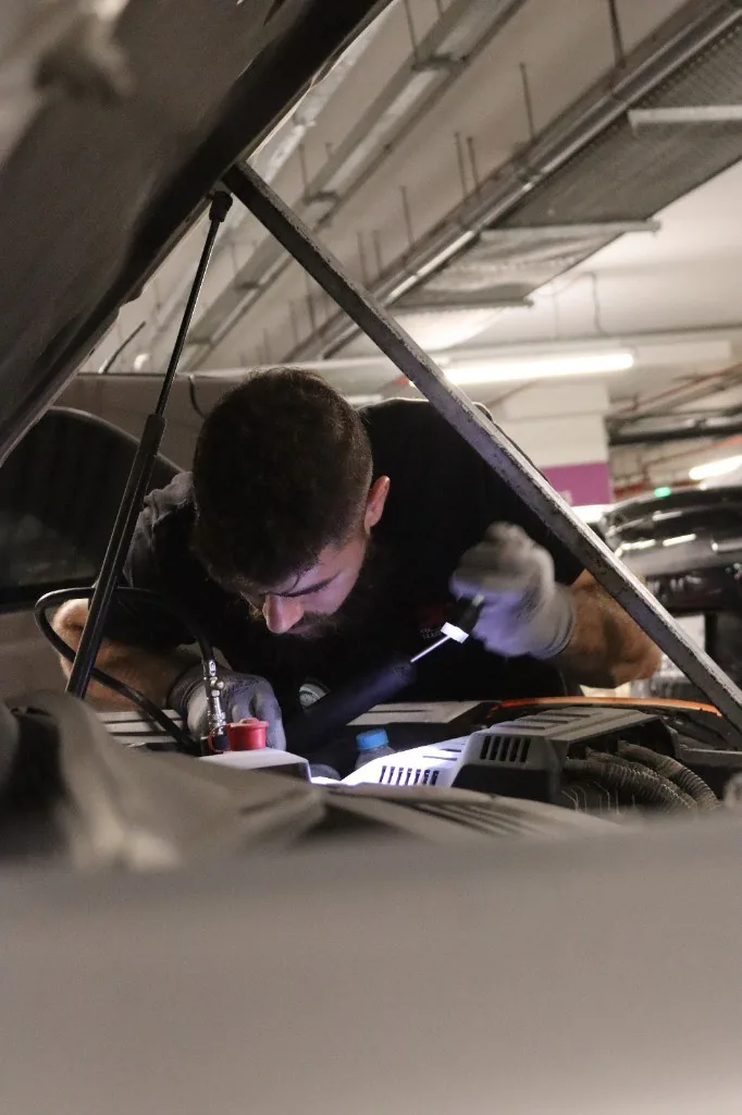 Battery Charge mobile service in Al Thumama, Qatar